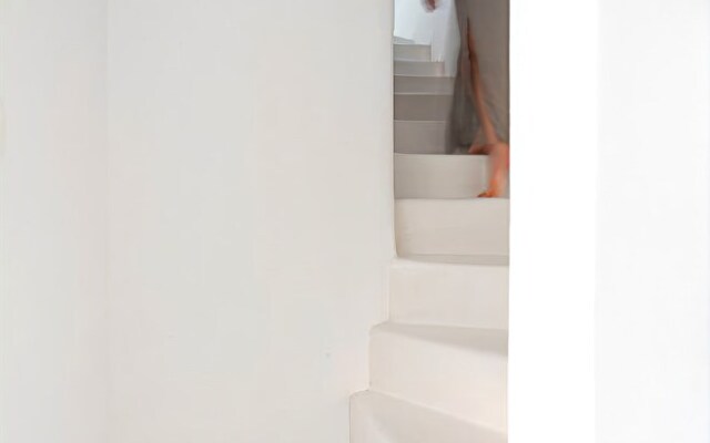 Akrotiri Cycladic Suites