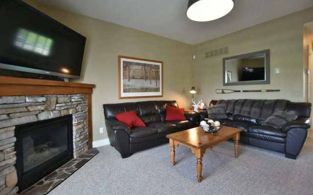 The Lodges at Blue Mountain - Historic Snowbridge Condos