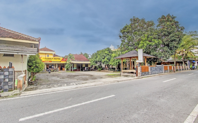 OYO 93660 New Family Hotel Syariah