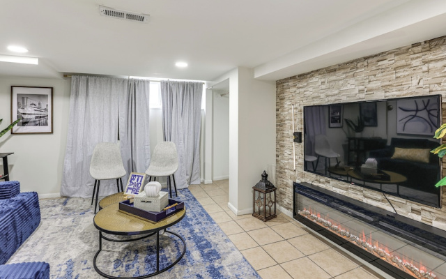 Walk to Patterson Park! Pet-friendly Townhome