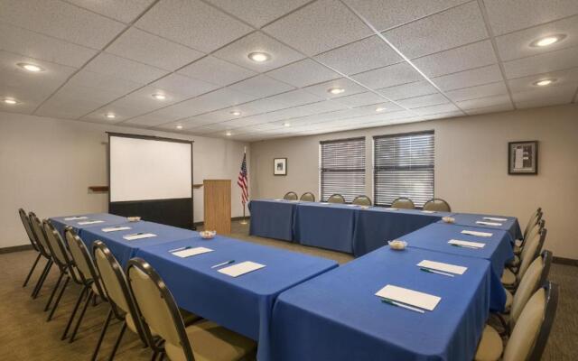 GreenTree Inn & Suites Phoenix Sky Harbor