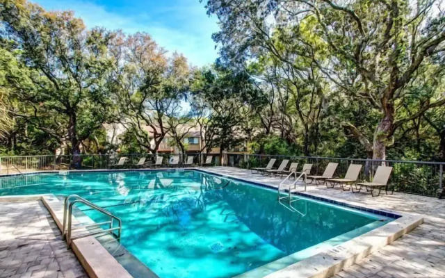 2077 Beachwood