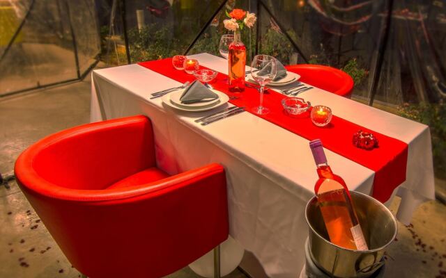 The Ray Hotel & Studios