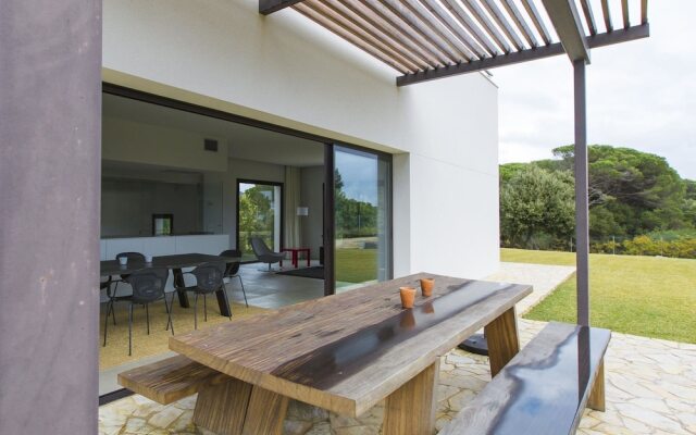 Modern Holiday Home in Sant Andreu de Llavaneres with Swimming Pool