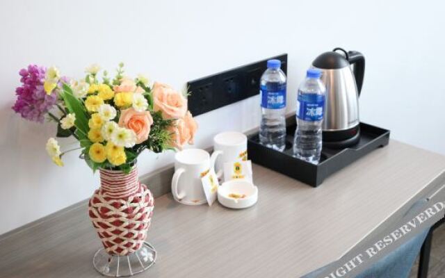 Super 8 Hotel (Yixing Dingshu Town Ceramic Museum)