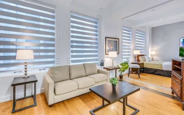 Stylish 2br/2ba At HWH by Oneluxstay