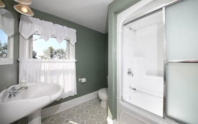 Warm House Retreat Bed and Breakfast