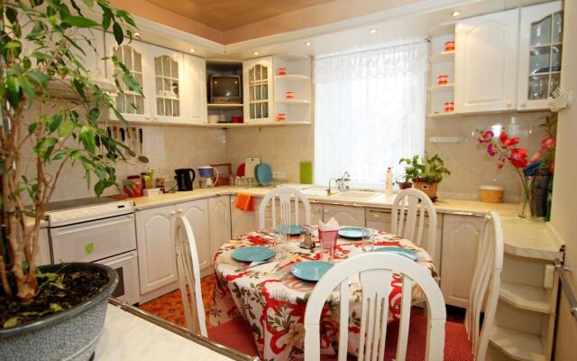 Hotel Life on Belorusskaya