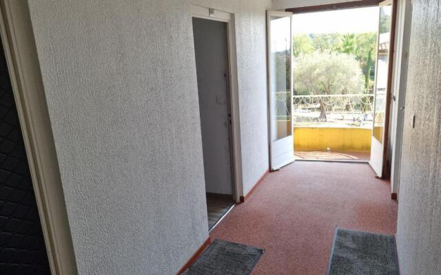 Petit studio économique avec piscine