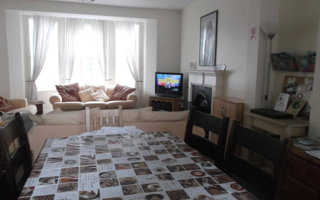 Fairman House - Hostel