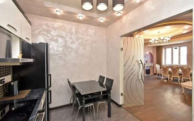 North Ave. apartment by Luxe Group HH777