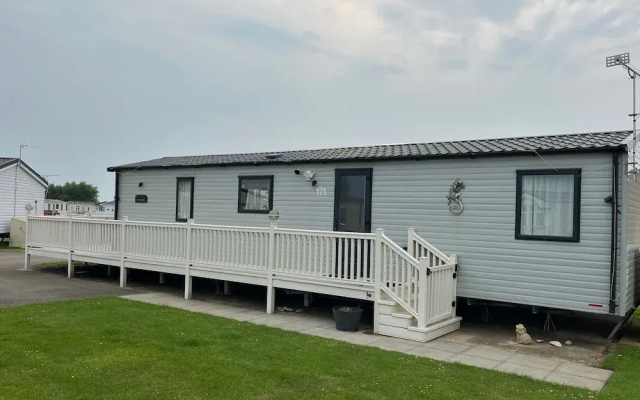 Luxury 2 Bedroom van Pets go Free