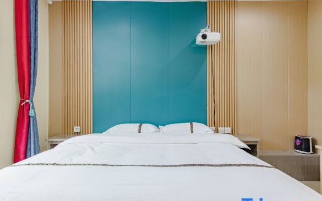 Zhouyang Youth Hotel (People's Hospital Subway Station)