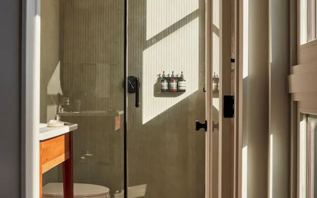 Archway Hotel & Residences