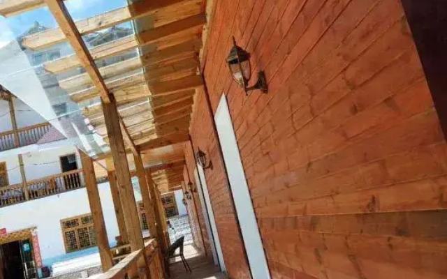 Baoxing Shenmu Lei Mountain Villa