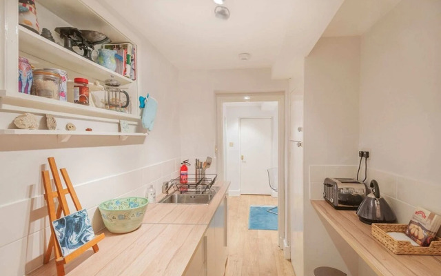 1 Bedroom Georgian Flat In New Town