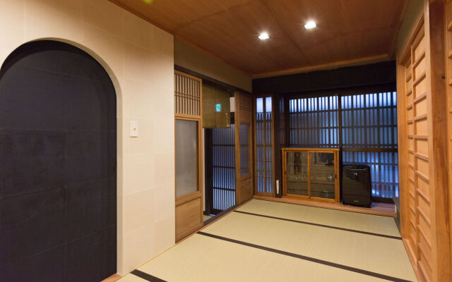 'Kakishibu-an' Machiya Holiday House