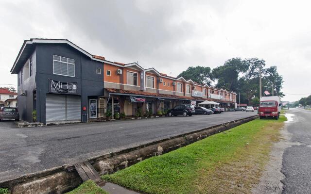 OYO 415 Straits Settlement Inn