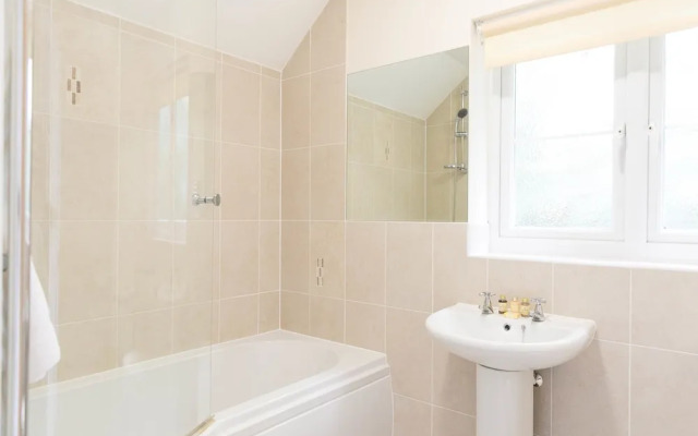 Flexi-Lets@Old Rectory Court, Frimley