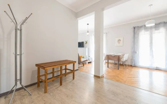 Central Flat with Cosy Sunny Terrace