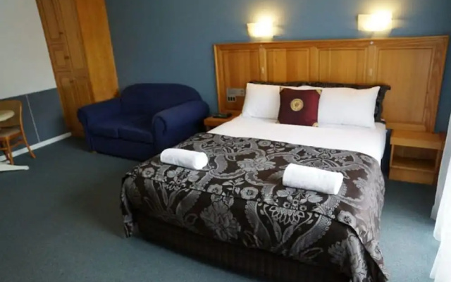 Golden Leaf Motor Inn