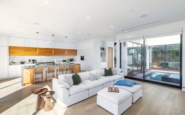 The Penmar Retreat - Luxurious Resort-style Oasis