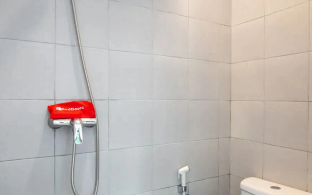 RedDoorz near Kaza Mall Surabaya