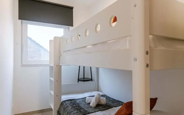 Spacious Getaway Close to the Beach and Airport