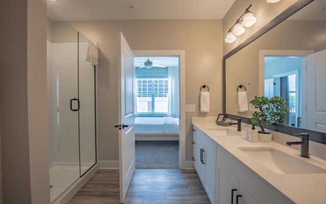 Luxurious 2 BR 2BR Downtown Apartment