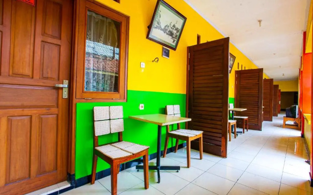 SPOT ON 2815 Hotel Damai