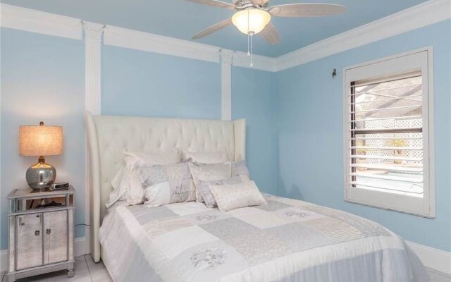 Tropical Retreat Pool Jet Spa WiFi 3 Br home by RedAwning