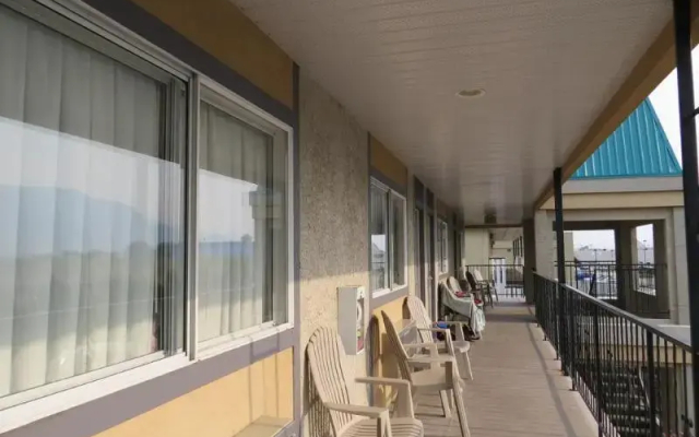 Super 8 Motel - Penticton