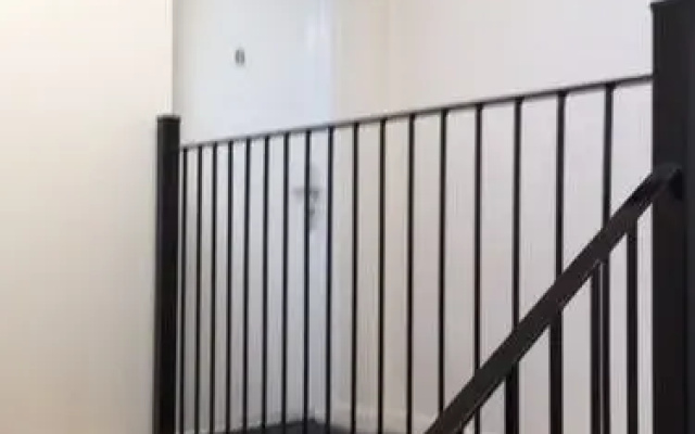 6 Varis Apartments