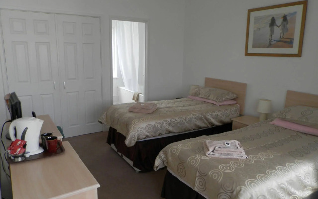 Wayside Cheer Hotel