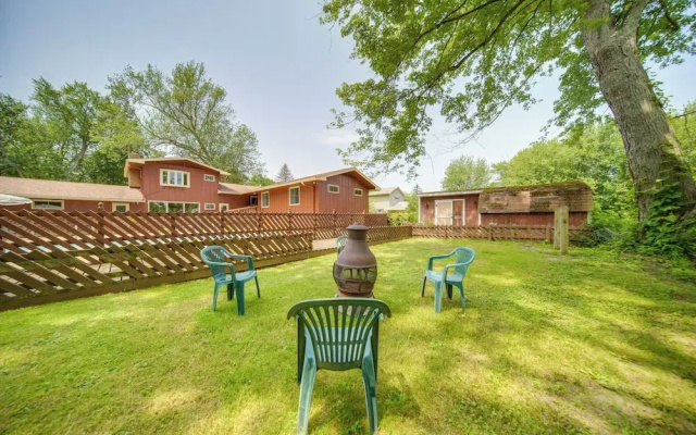 Group-friendly Lake Erie Getaway w/ Private Yard