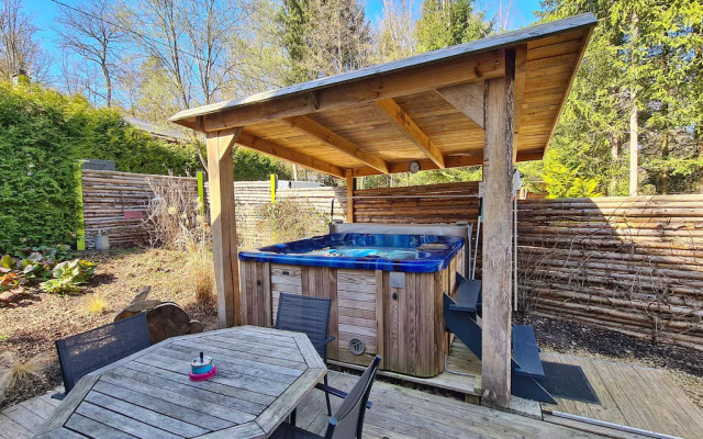 Chalet With hot tub in Durbuy