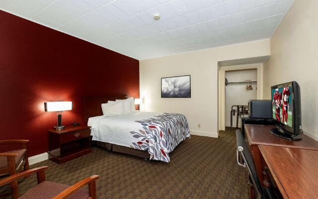 Red Roof Inn & Suites Hazleton