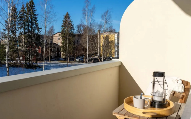 2 Bedroom apartment Steps from the Metro