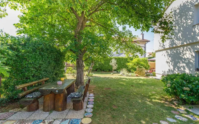 Cozy Home With Private Garden