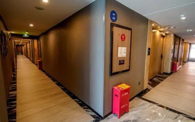 Comfort  Hotel (Urumqi Xiaoxigou Metro Station )