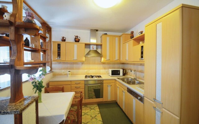 Stunning Home in Barisici With Wifi and 4 Bedrooms
