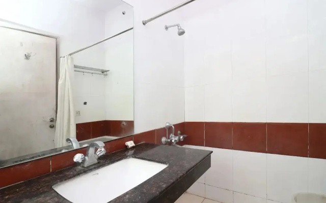 R K Guest House By OYO Rooms