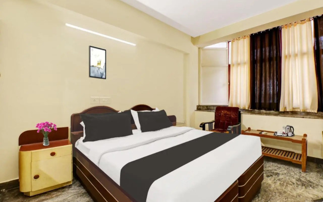 OYO 15837 Hotel Rvee's Regency