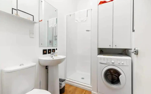 Lovely 1-bedroom apartment on Queen Street