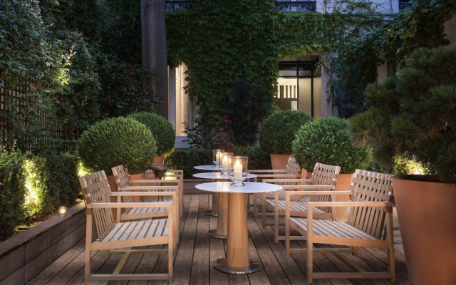 Le Belgrand Hotel Paris Champs Elysees, Tapestry by Hilton