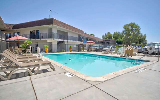 Motel 6 Palmdale, CA