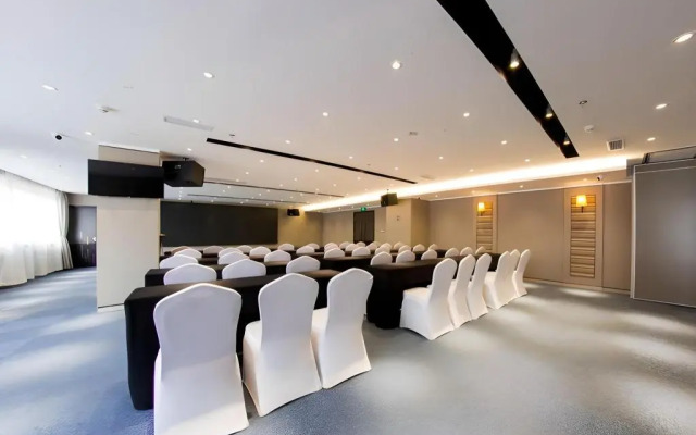 Homeinn Plus Hotel (Shenyang Sanhao Street Shengjing Hospital)