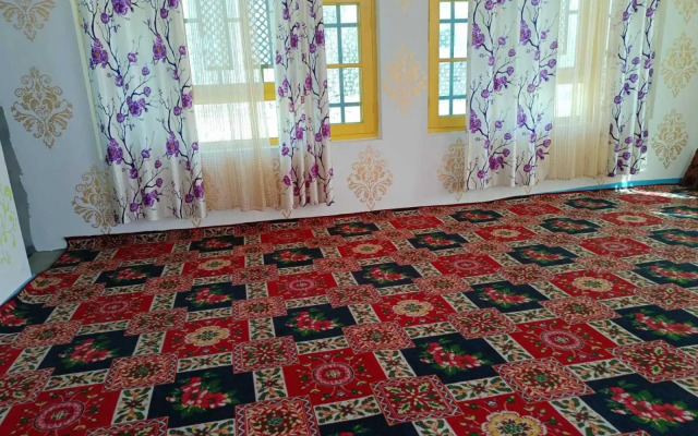 POP 92607 Rohi Homestay