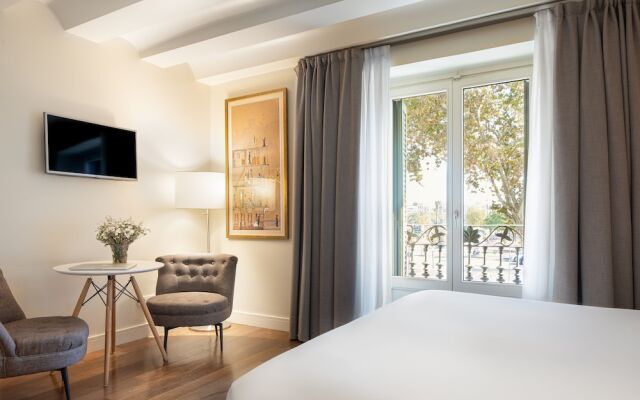 Duquesa Suites Landmark Hotel by Duquessa Hotel Collection