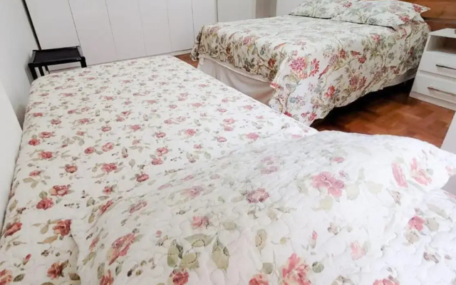 Apartamento quadra da praia em Copacabana
